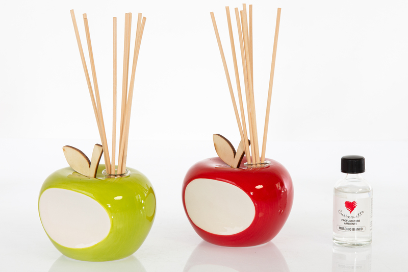 DA100 bomboniere solidali mela profumatore 2 colori serie Newton Amici di Cuorematto