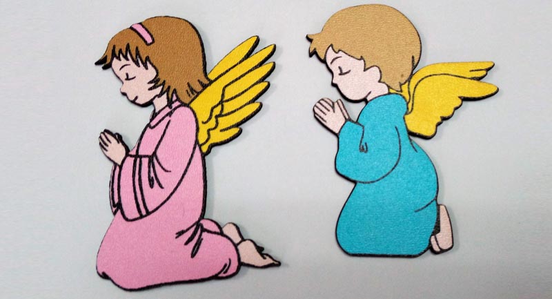 angeli in legno colorati