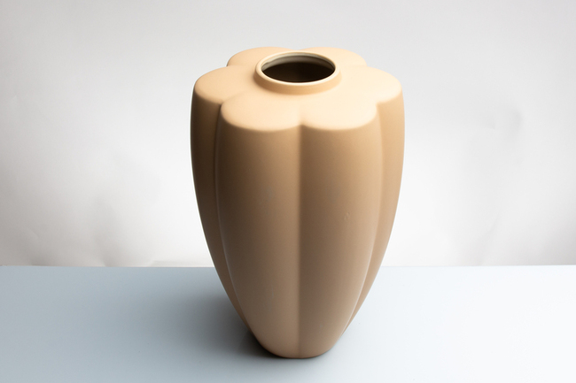 vaso per fiori alto idea regalo solidale ceramica forma fiore allungato